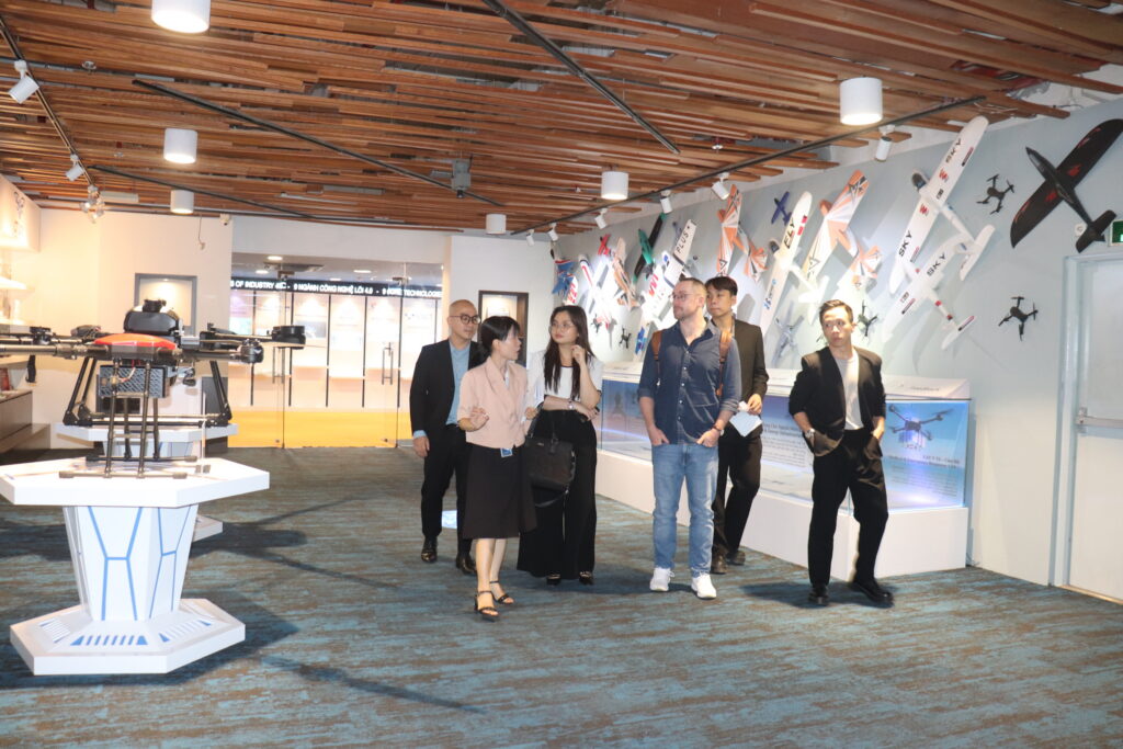 CANCHAM VIETNAM EXPLORES THE INNOVATION ECOSYSTEM AT CT INNOVATION HUB 4.0
